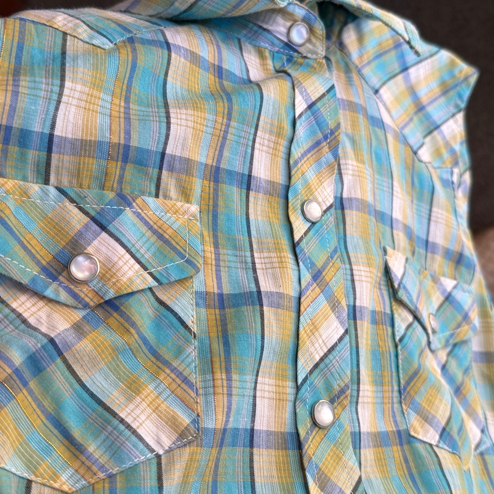 Roper Women's western Plaid Button Down Shirt - w gold thread down the stripe - Picture 6 of 7
